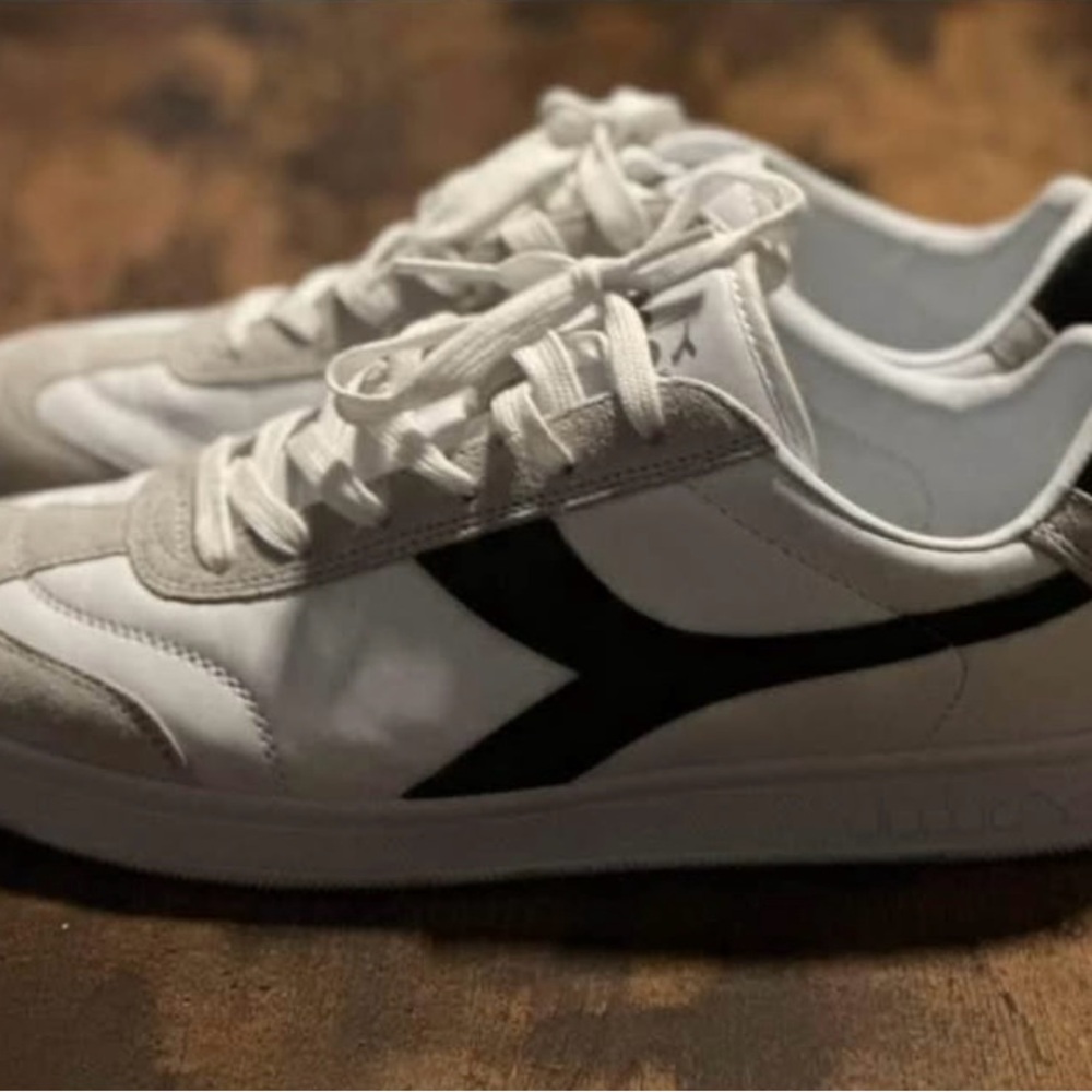 Men’s Puma Tennis Shoe size 10
